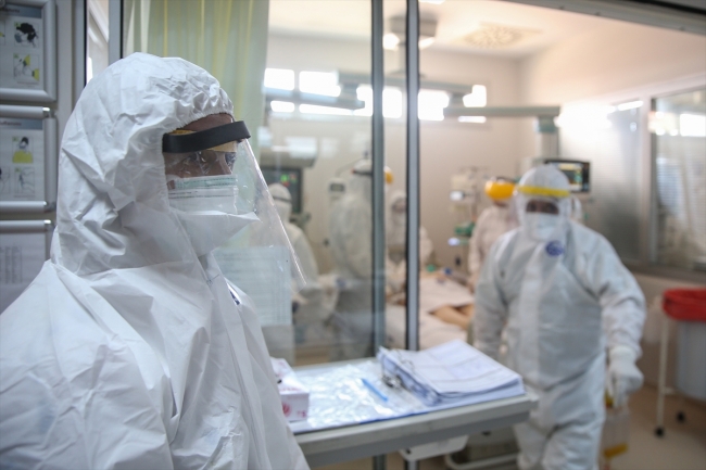 Entübe hastalar nefes alabilsin diye fedakarca mücadele ediyorlar